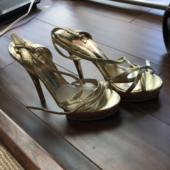 Bakers Gold Heels Size 8 - Picture 1 of 4
